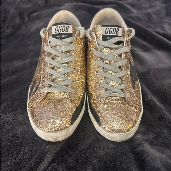 Golden Goose Gold Glitter Low-Top Sneakers with Black Star - Picture 3 of 9